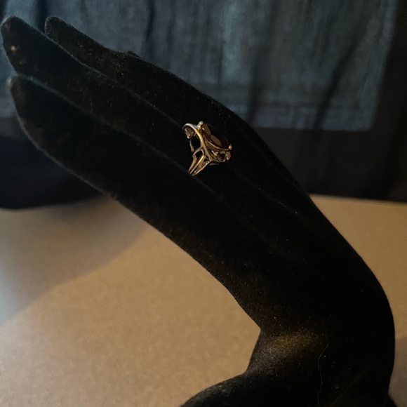 Avon Sterling Silver January Garnet Ring Size 5 - Picture 7 of 15